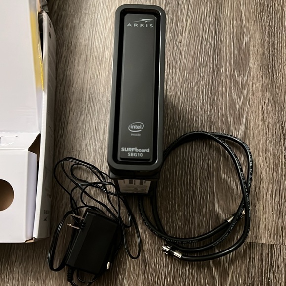 ARRIS SBG10 cable modem and router - Picture 4 of 6